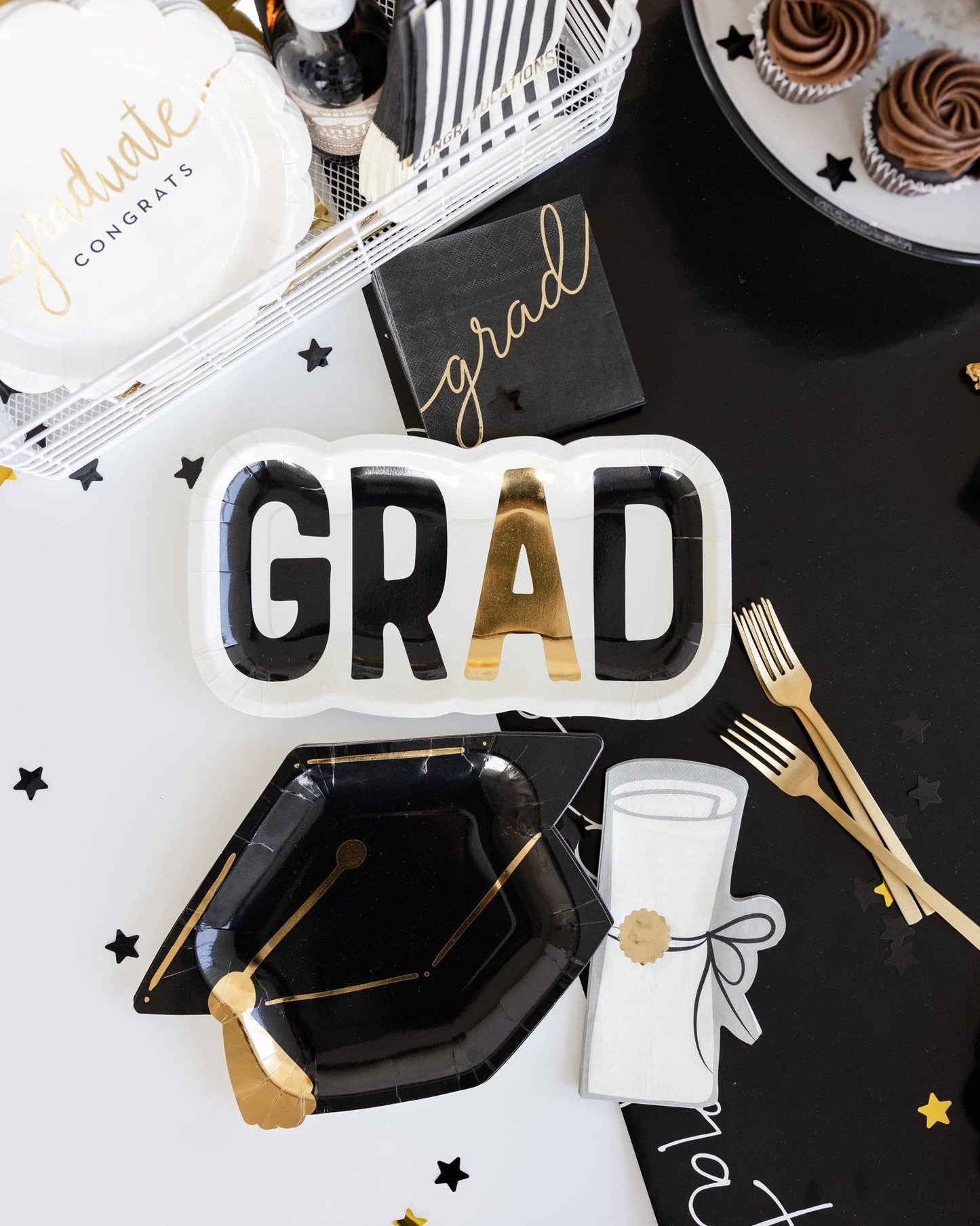 GRD1043 - Graduation Cap Shaped Paper Plate